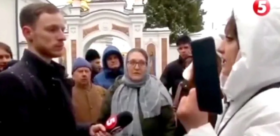 'Буковина відійде Румунії', - прихильниця УПЦ МП під час мітингу біля Києво-Печерської лаври влаштувала антиукраїнську провокацію — відео