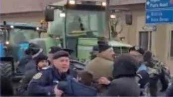 Через фермерів, які протестували проти дешевого українського зерна, Румунія не пропускала вантажівки через 'Порубне'  (ФОТО)
