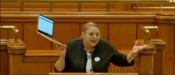 'Слава москві!': румунська сенаторка, яка вимагала повернути Буковину, влаштувала нову істерику в парламенті (відео) 