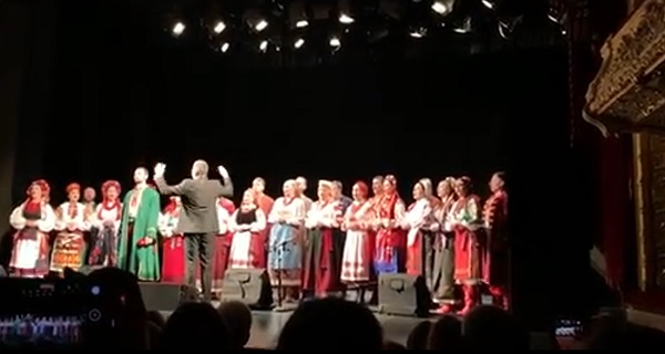 Чернівчани влаштували овацію Українському національному хору ім.Г.Верьовки, який виконав на концерті пісню про Залужного 