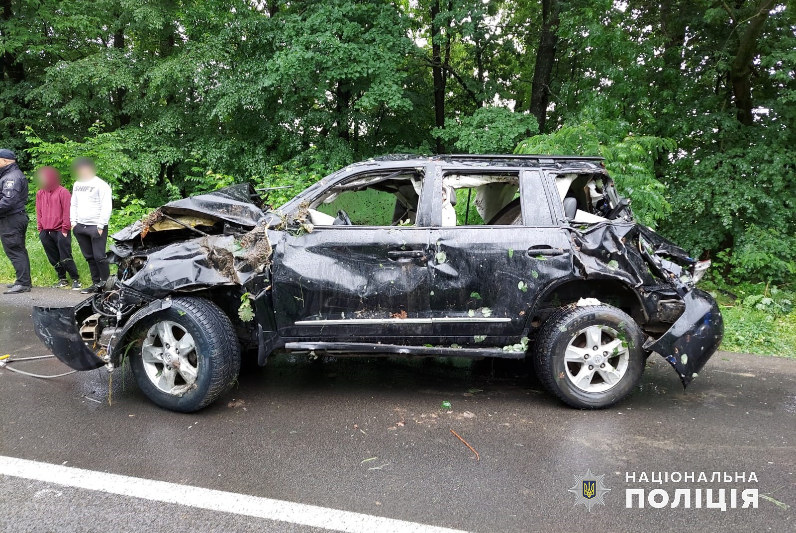 На Буковині п'яни водій перекинув автівку з вісьмома пасажирами-підлітками, один з яких загинув  