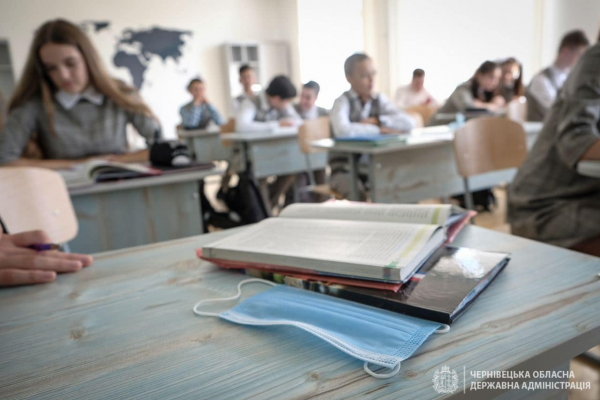 Збільшення уроків українською у школах румуномовних громад Чернівецької області відтермінують 