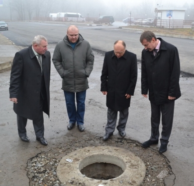 Після наїздів Москаля і Бурбака Папієв пообіцяв щоденно контролювати якість ремонтних робіт на автошляхах Буковини