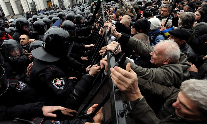 Українці найчастіше протестують проти діяльності Президента Віктора Януковича та Партії регіонів 