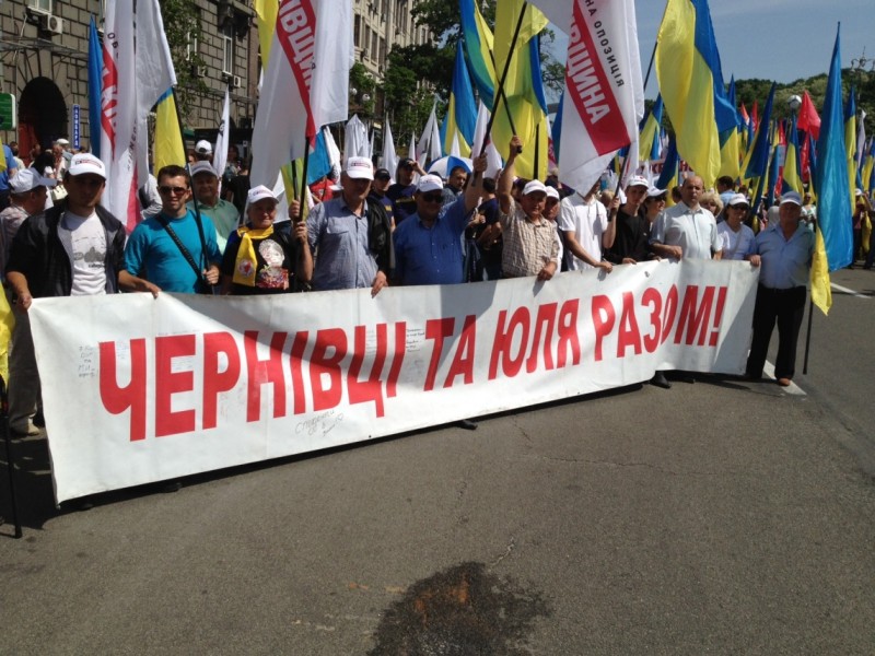 Буковинці добиралися на акцію «Вставай, Україно!» попутним транспортом – автобус з півдороги повернули назад