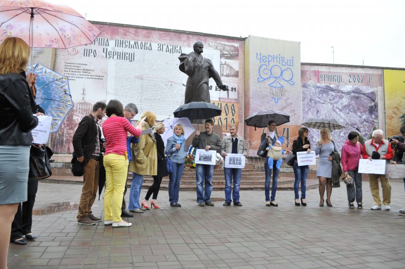 Чернівецькі журналісти вимагають перевірити законність дій Азарова, об'єктивно розслідувати справу про побиття колеги і покарати винних