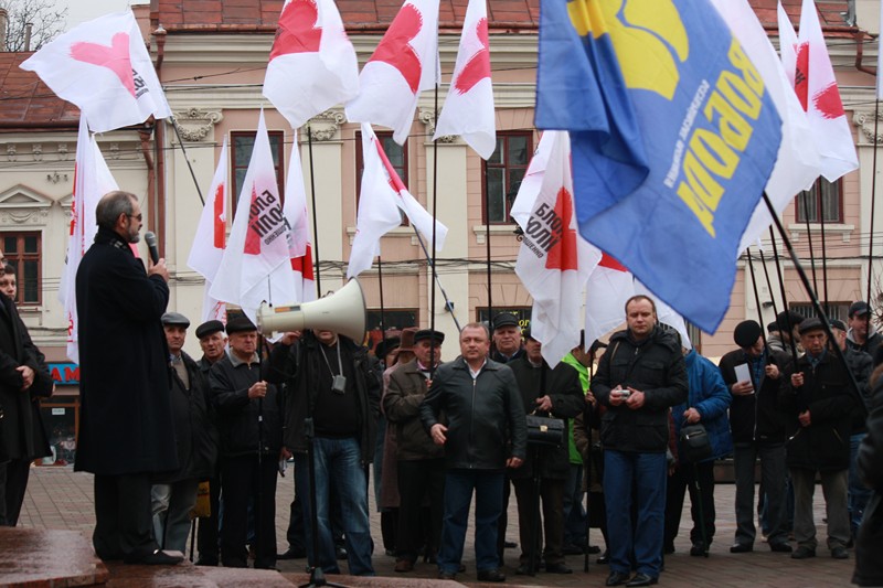 В Чернівцях відбувся мітинг опозиційних сил на підтримку шляху України до європейської інтеграції.