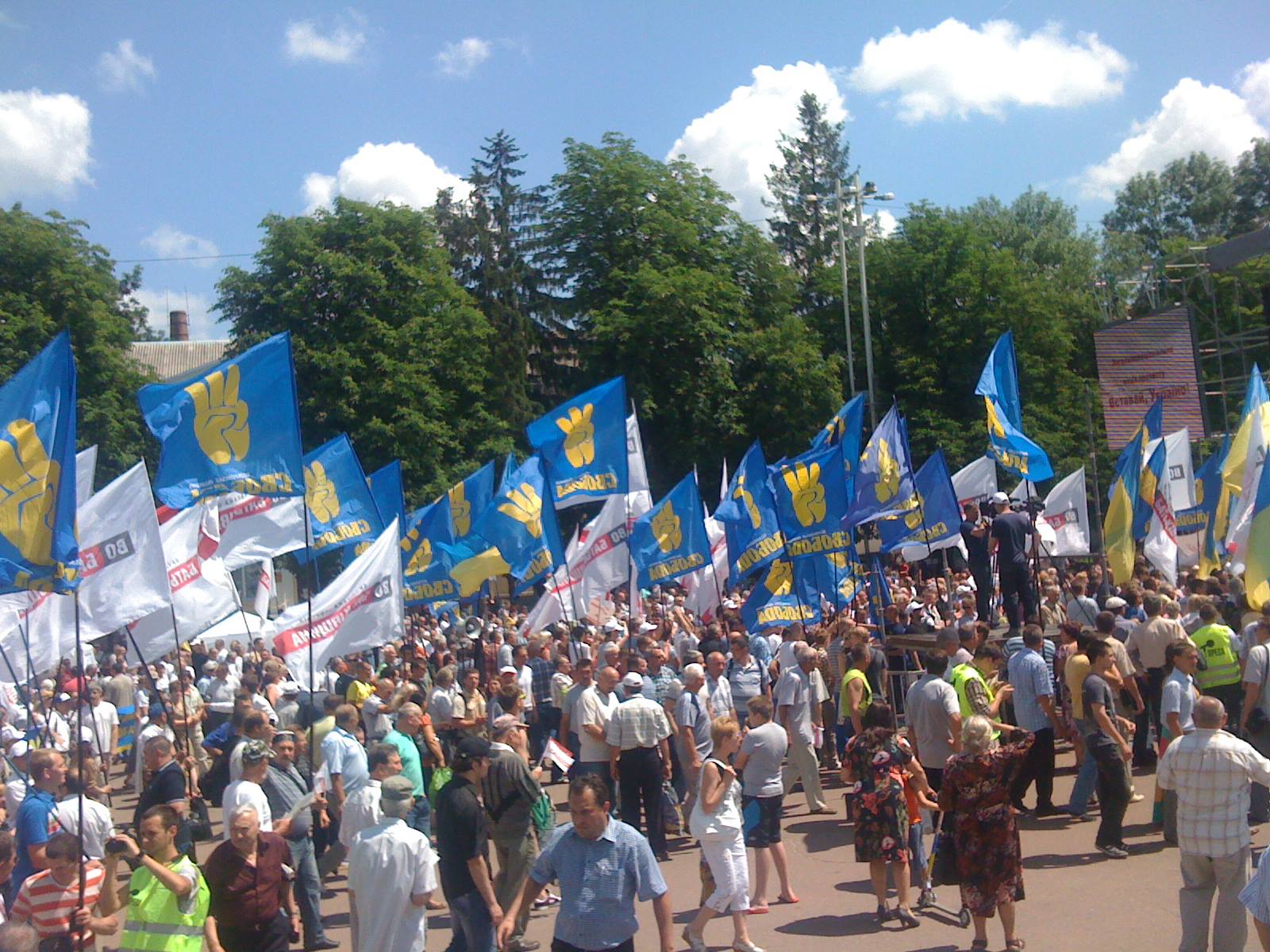 Буковинські опозиціонери взяли участь в акції  “Вставай, Україно!” в Хмельницькому