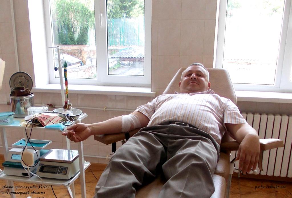 У Чернівцях співробітники СБУ здали донорську кров