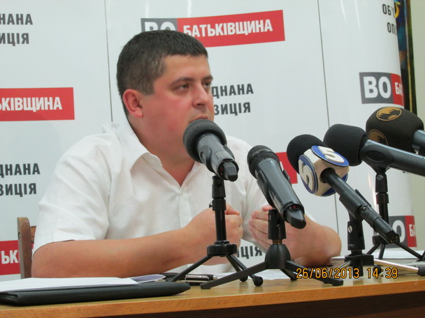 Бурбак хоче, щоб прокуратура змусила Михайлішина відсудити 300 тисяч за тролейбуси (+відео)
