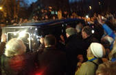 Тимошенко вивезли з лікарні у інвалідному візку: вона їде на Майдан