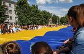 На Соборній площі Чернівців розгорнули найбільший прапор України