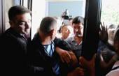 Пенсіонери взяли штурмом Чернівецьку міську раду: перевізники зупиняють транспорт (+відео)
