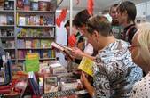 Книги чернівецьких видавців отримують нагороди Форуму видавців у Львові і їх купує Кличко
