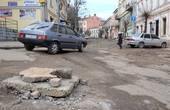 Скандальну вулицю Хмельницького в Чернівцях перекриють, поки не оголосять тендер