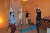 Гроші від занять йоги віддають на лікування бійців Чернівецького війського шпиталю