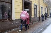 На Буковині оголосили штормове попередження, Чернівці засипало снігом, ВАЗ на великій швидкості збив електроопору 