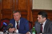 Міністр юстиції Петренко пригрозив звільненням чиновникам з Буковини, які 'маринують' підприємців у чергах 