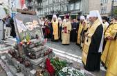 Учасники хресної ходи з нагоди 1000-ліття преставлення князя Володимира молилися за загиблих на Майдані