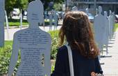 У Чернівцях громадську арт-інсталяцію «Невидимі» про українців, які постраждали від торгівлі людьми