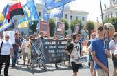 Під стінами облдержадміністрації - безстрокова акція протесту в чотирьох наметах - власності народного депутата Геннадія Москаля