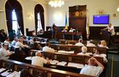 У Чернівцях депутати міськради не змогли зібратись на останню сесію. Засідання перенесли на 11.00