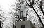 Чернівчани пропонують знести пам’ятник Горькому в Садгорі