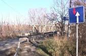 Міст через річку Прут у Чернівцях - аварійний, але перевізники продовжують возити по ньому людей
