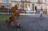 Чернівчани хочуть, щоб комунальники відновили дитячий майданчик, який вони самі сплюндрували