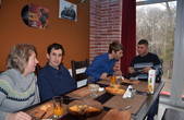 Хотинські «батьківщинівці» запросили в кафе молодих людей з інвалідністю