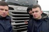 Члени Спеціальної моніторингової місії ОБСЄ в Україні поспілкувалися з активістами, які блокували російські вантажівки на кордоні 