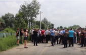 У с. Ропча Сторожинецького району місцеві мешканці частково заблокували рух