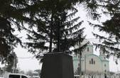 У Тарасівцях на постаменті, де стояв Ленін, встановили гранітний хрест