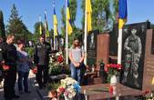 Курсанти Національної академії СБУ разом із ректором відвідали могилу капітана СБУ Олександра Петрищука
