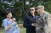 У Миколаєві Надію Савченко звинуватили у загибелі військових з Чернівців та закидали яйцями (відео)