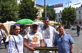 На Буковині «Волонтери за Батьківщину» ярмаркували для бійців АТО