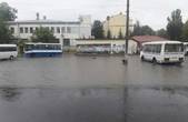 Злива наробила трохи збитків у Садгорі, затопила Калинівський ринок, автостанцію на Садовій і сходи будинку на Університетській, 13  (+ВІДЕО)