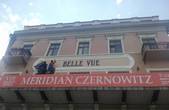 У Чернівцях на фасаді колишнього готелю відновили назву 'Belle Vue'