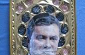 Замість мироточити “ікона” Віктора Януковича вкрилася цвіллю