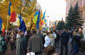 У Чернівцях група румунських організацій пікетує ОДА через мовну статтю закону про освіту