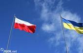 Скандал в Польщі: українців зобов'язали носити синьо-жовту форму 