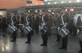 Військові оркестри зіграли в аеропортах України на честь 'кіборгів' 