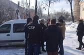 УСБУ в Чернівецькій області оприлюднило відео затримання на хабарі помічника судді Господарського суду
