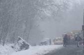 У Чернівецькій області через снігову негоду з траси з’їхало п’яте за добу авто: перед Недобоївцями перекинулося  