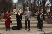 Третій Президент України Віктор Ющенко у Кіцмані вклонився пам’яті Володимира Івасюка 