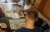 Трьох фігурантів гучного скандалу на Путильщині з хабарем у 500 тисяч доларів посадили під домашній арешт 