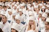 Поки чернівецькі протестують, більша частина студентів-медиків в Україні вперше складають міжнародний іспит з основ медицини (IFOM) 