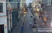 На вулиці Кобилянської у Чернівцях вандали поперекидали термочаші з вазонами (+відео)