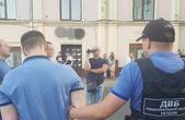 Чернівецькому поліцейському, якого підозрюють в хабарі в 500 доларів, обрали запобіжний захід у вигляді цілодобового домашнього арешту