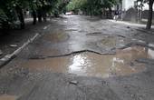 Халтурщина «святого Нероби»: через зруйновані дороги у Чернівцях з'явилися знаки обмеження швидкості до 10 км/год